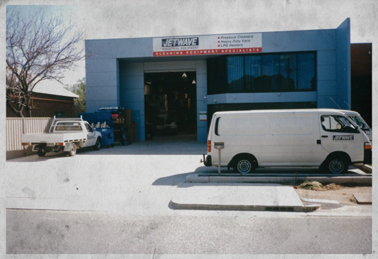 Jetwave office with white vans in 1998 on Croydon Road.